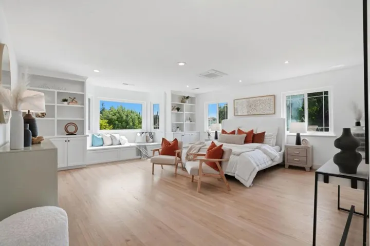 385 Carmelita Drive, Mountain View, California 94040