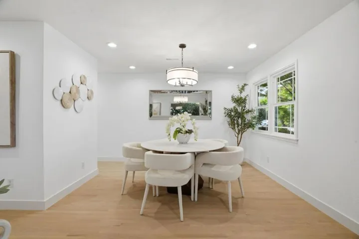 385 Carmelita Drive, Mountain View, California 94040