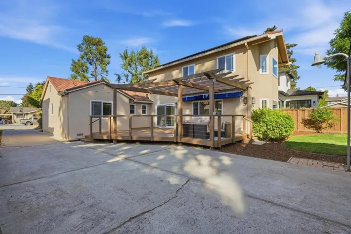 385 Carmelita Drive, Mountain View, California 94040