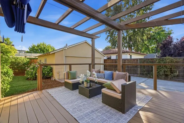 385 Carmelita Drive, Mountain View, California 94040