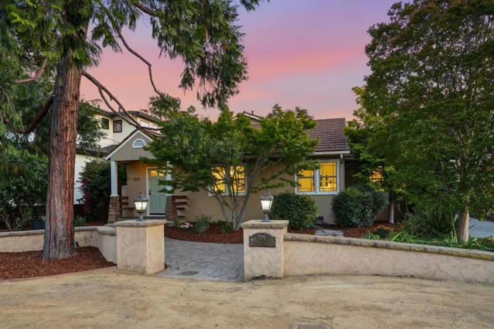 385 Carmelita Drive, Mountain View, California 94040