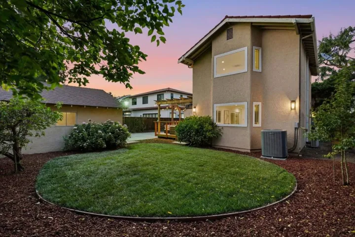 385 Carmelita Drive, Mountain View, California 94040