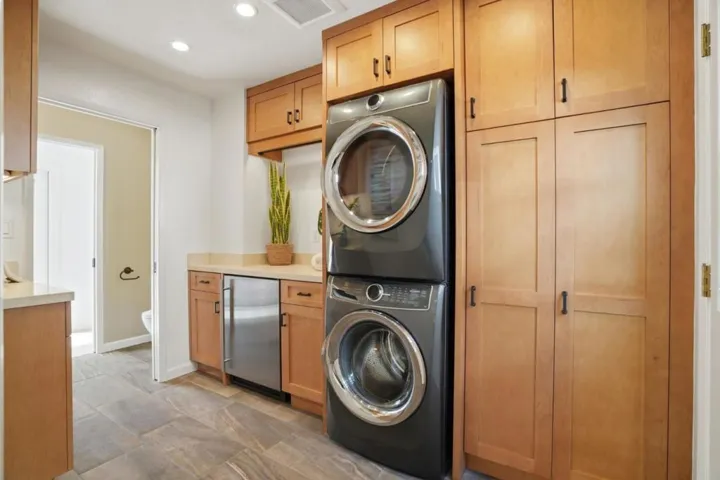 385 Carmelita Drive, Mountain View, California 94040