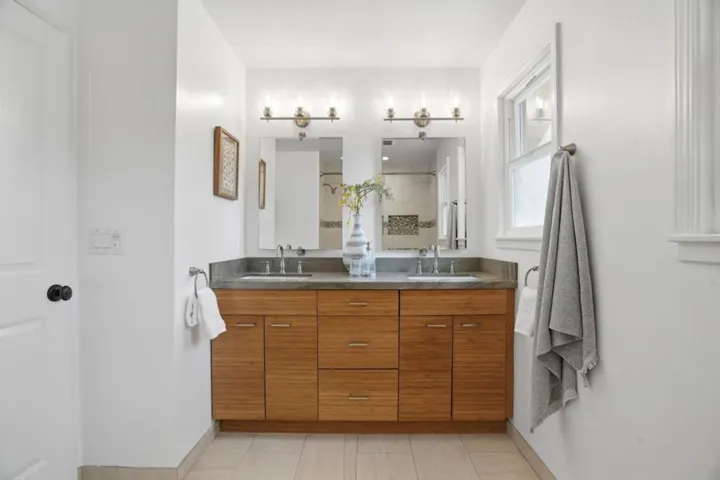385 Carmelita Drive, Mountain View, California 94040