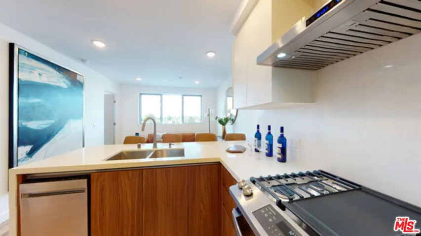 1143 Glenville Drive 302, Los Angeles, California 90035
