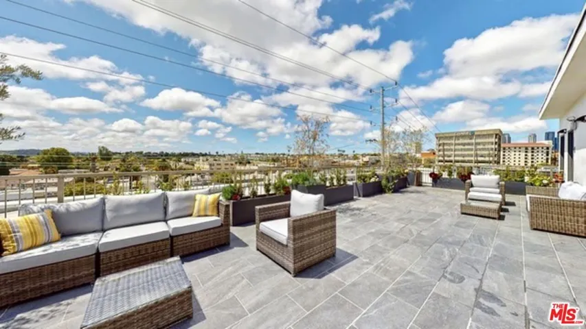 1143 Glenville Drive 302, Los Angeles, California 90035