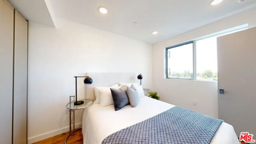 1143 Glenville Drive 302, Los Angeles, California 90035