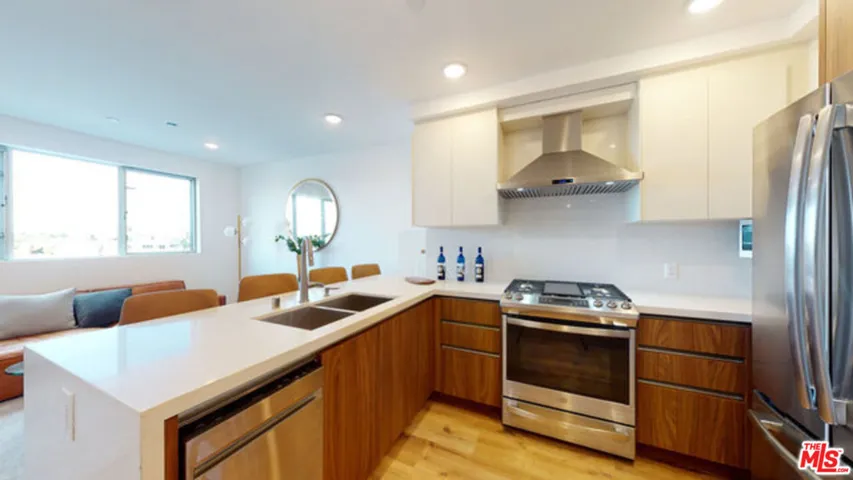 1143 Glenville Drive 302, Los Angeles, California 90035