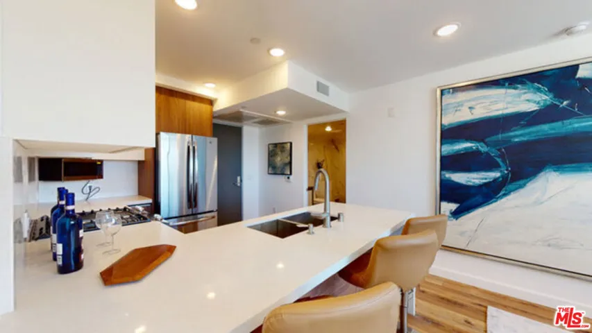1143 Glenville Drive 302, Los Angeles, California 90035