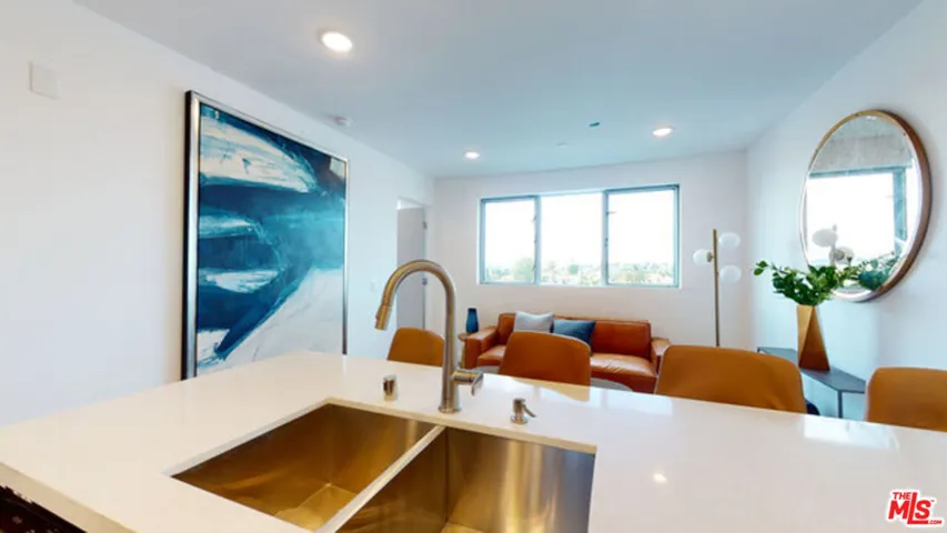 1143 Glenville Drive 302, Los Angeles, California 90035