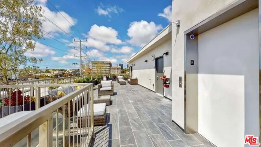 1143 Glenville Drive 302, Los Angeles, California 90035