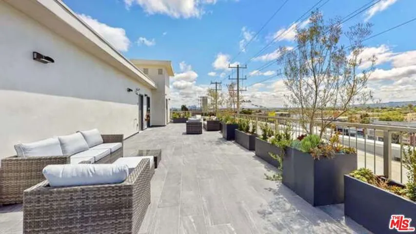1143 Glenville Drive 302, Los Angeles, California 90035