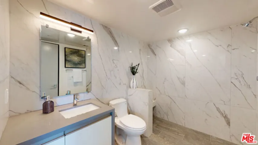 1143 Glenville Drive 302, Los Angeles, California 90035