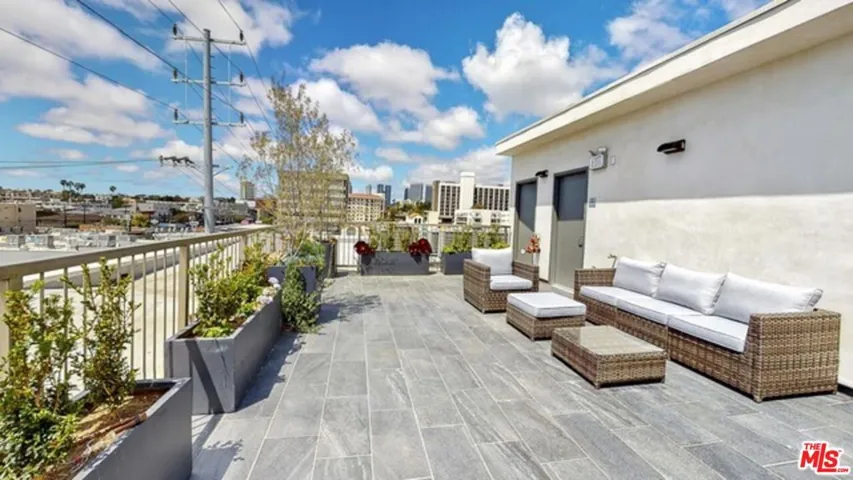 1143 Glenville Drive 302, Los Angeles, California 90035