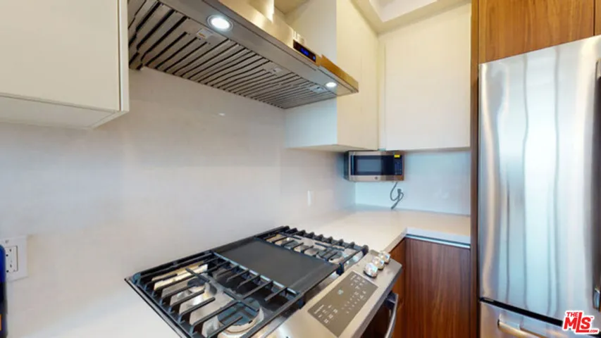 1143 Glenville Drive 302, Los Angeles, California 90035