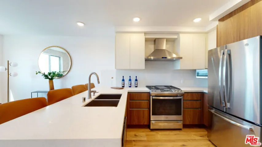 1143 Glenville Drive 302, Los Angeles, California 90035