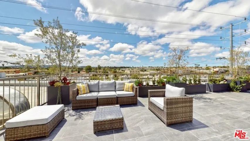1143 Glenville Drive 302, Los Angeles, California 90035
