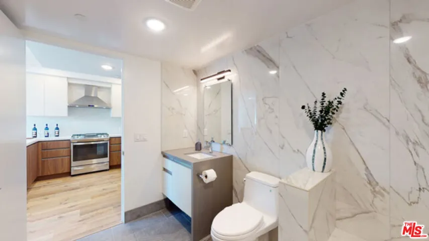 1143 Glenville Drive 302, Los Angeles, California 90035