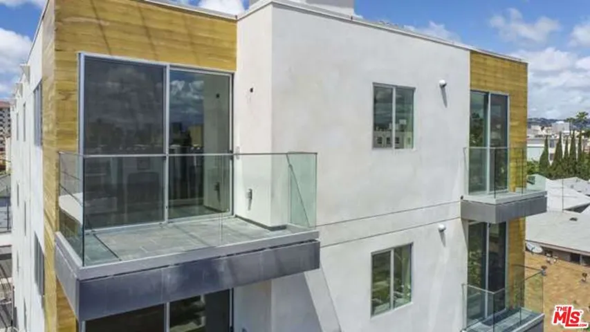 1143 Glenville Drive 302, Los Angeles, California 90035