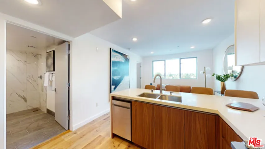 1143 Glenville Drive 302, Los Angeles, California 90035