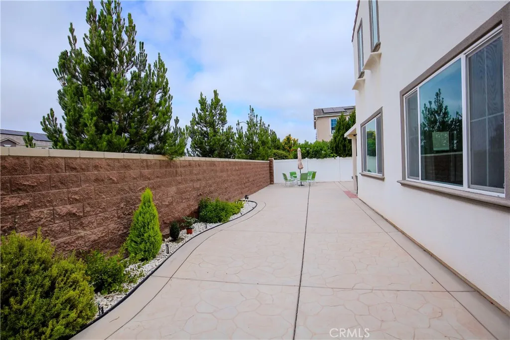 Huge sideyard