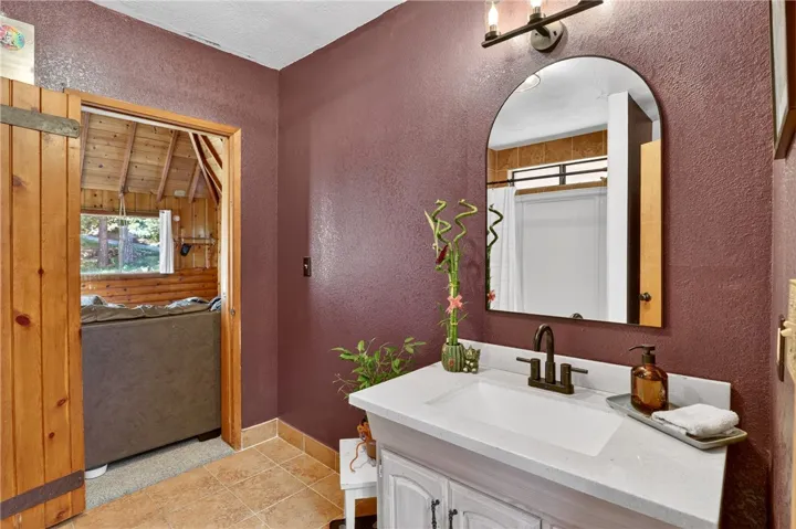 336 Lovers, Cedarpines Park, California 92322