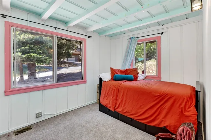 336 Lovers, Cedarpines Park, California 92322