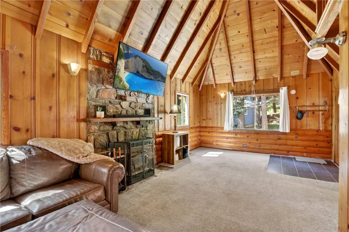 336 Lovers, Cedarpines Park, California 92322