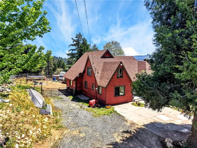 336 Lovers, Cedarpines Park, California 92322