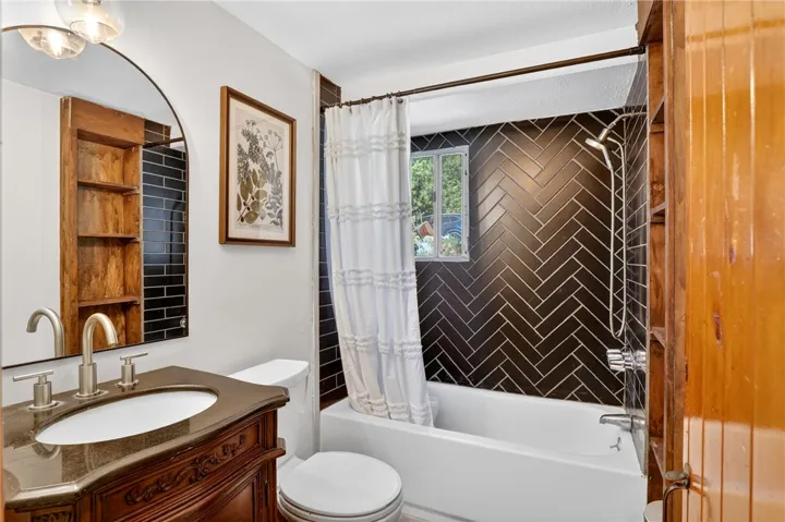 336 Lovers, Cedarpines Park, California 92322