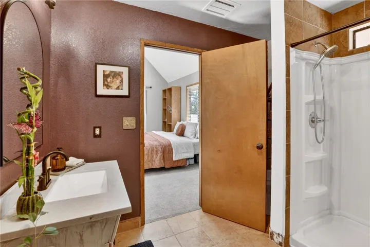 336 Lovers, Cedarpines Park, California 92322
