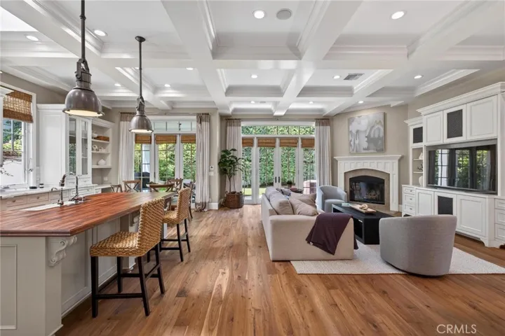 2705 Palm Avenue, Manhattan Beach, California 90266