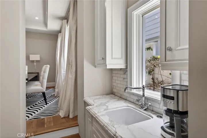 2705 Palm Avenue, Manhattan Beach, California 90266