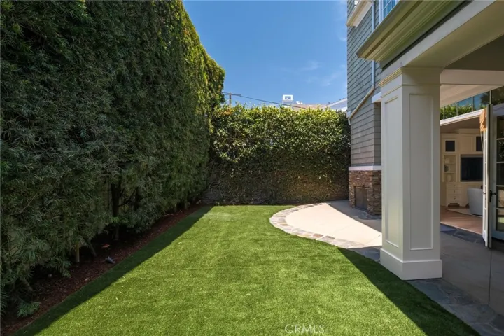 2705 Palm Avenue, Manhattan Beach, California 90266