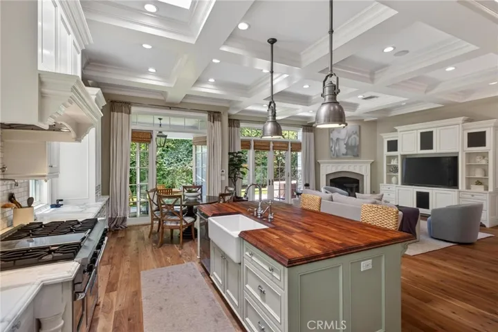 2705 Palm Avenue, Manhattan Beach, California 90266