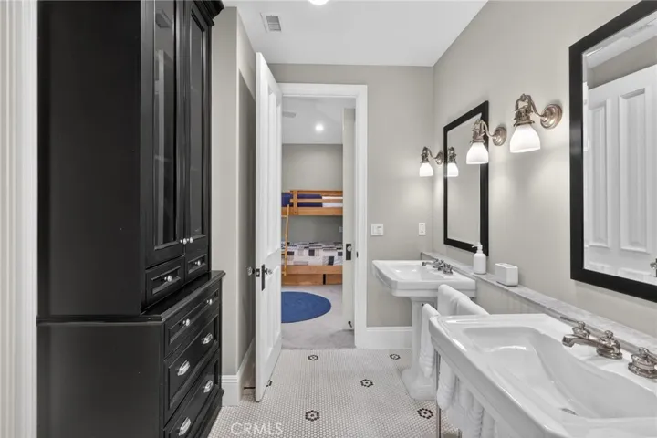 2705 Palm Avenue, Manhattan Beach, California 90266