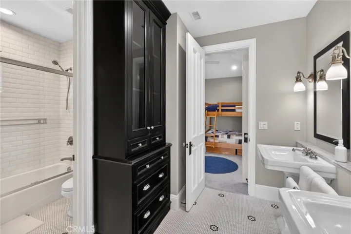 2705 Palm Avenue, Manhattan Beach, California 90266