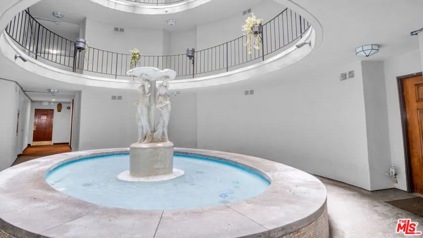 2260 N Cahuenga Boulevard 106, Los Angeles, California 90068