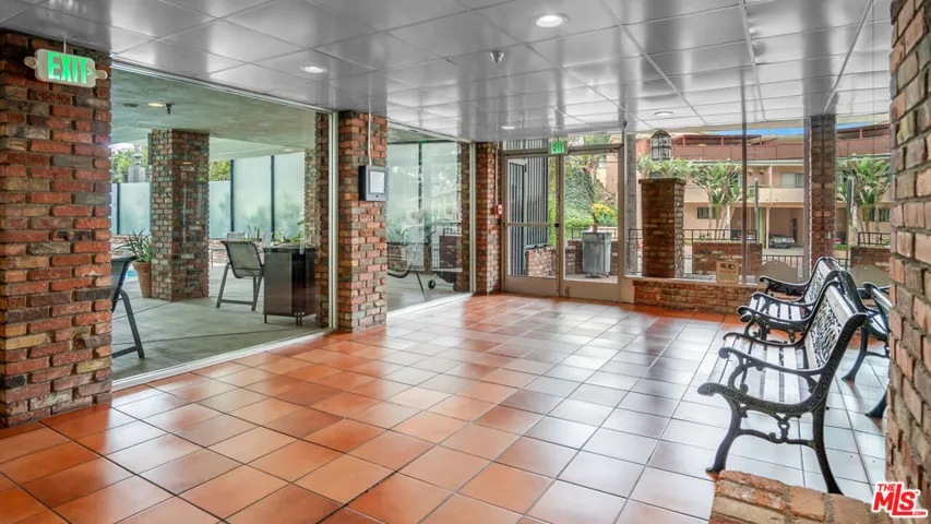 2260 N Cahuenga Boulevard 106, Los Angeles, California 90068