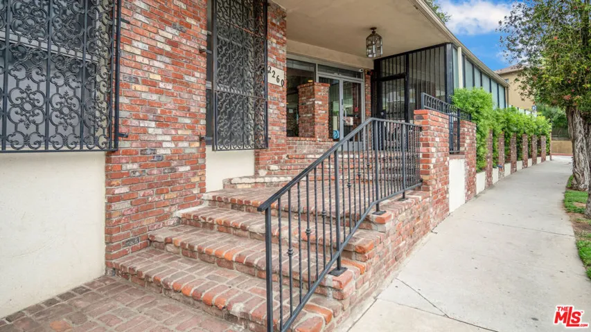 2260 N Cahuenga Boulevard 106, Los Angeles, California 90068