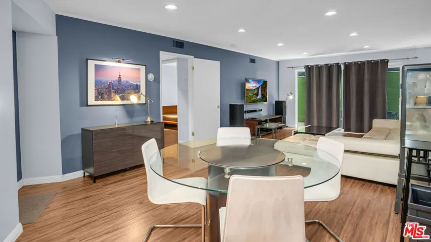 2260 N Cahuenga Boulevard 106, Los Angeles, California 90068