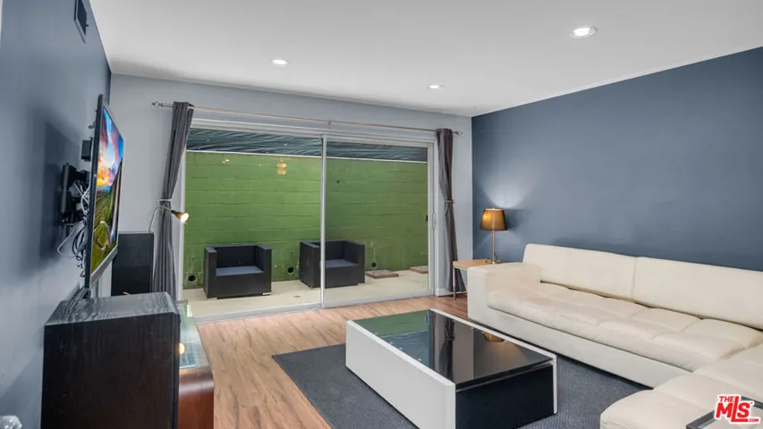 2260 N Cahuenga Boulevard 106, Los Angeles, California 90068