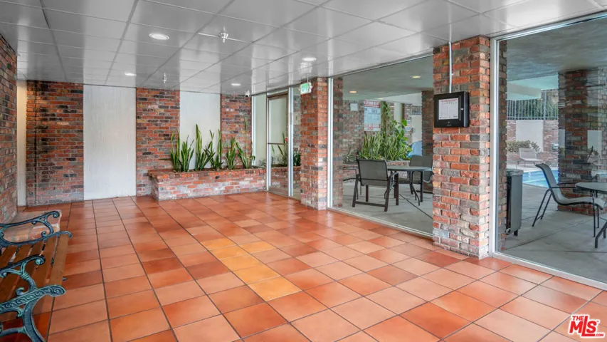 2260 N Cahuenga Boulevard 106, Los Angeles, California 90068