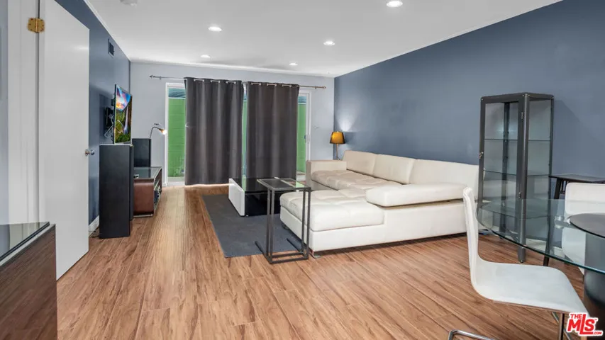 2260 N Cahuenga Boulevard 106, Los Angeles, California 90068