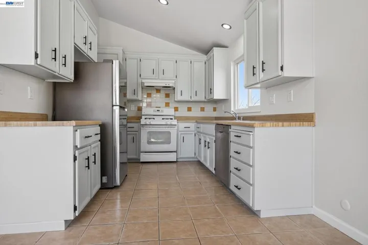 247 Sparrow Dr, Hercules, California 94547