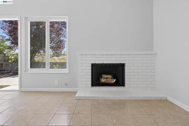 247 Sparrow Dr, Hercules, California 94547