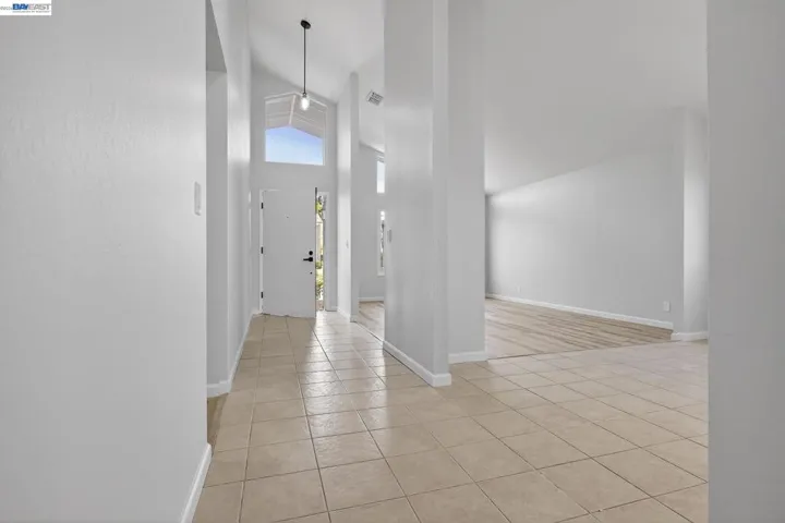 247 Sparrow Dr, Hercules, California 94547