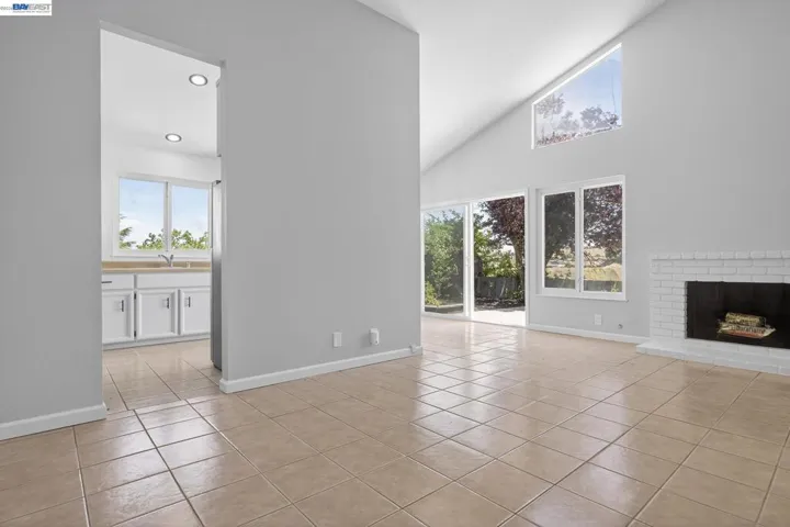 247 Sparrow Dr, Hercules, California 94547
