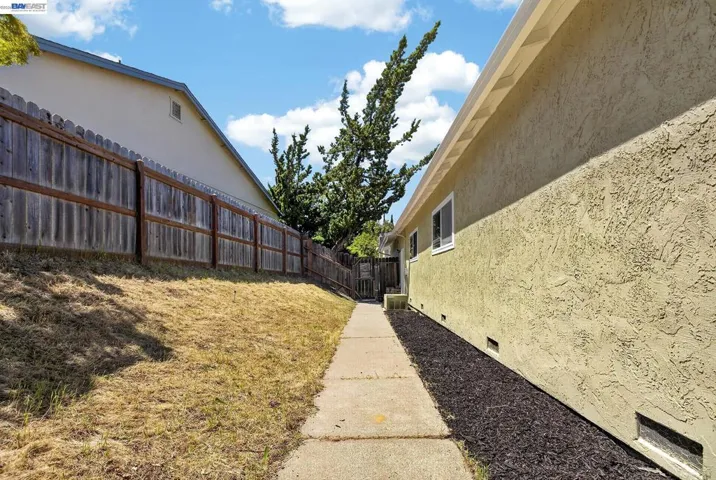 247 Sparrow Dr, Hercules, California 94547