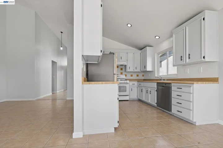 247 Sparrow Dr, Hercules, California 94547